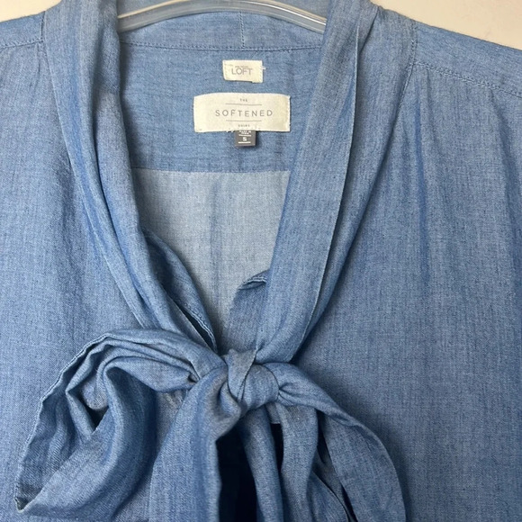 Loft “The Softened” Chambray Blue Tie Front Long Sleeve Top Blouse Size S - Picture 2 of 8